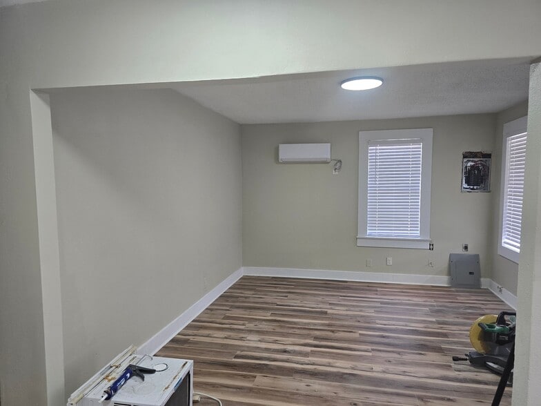 Building Photo - 614 Fairview Ave