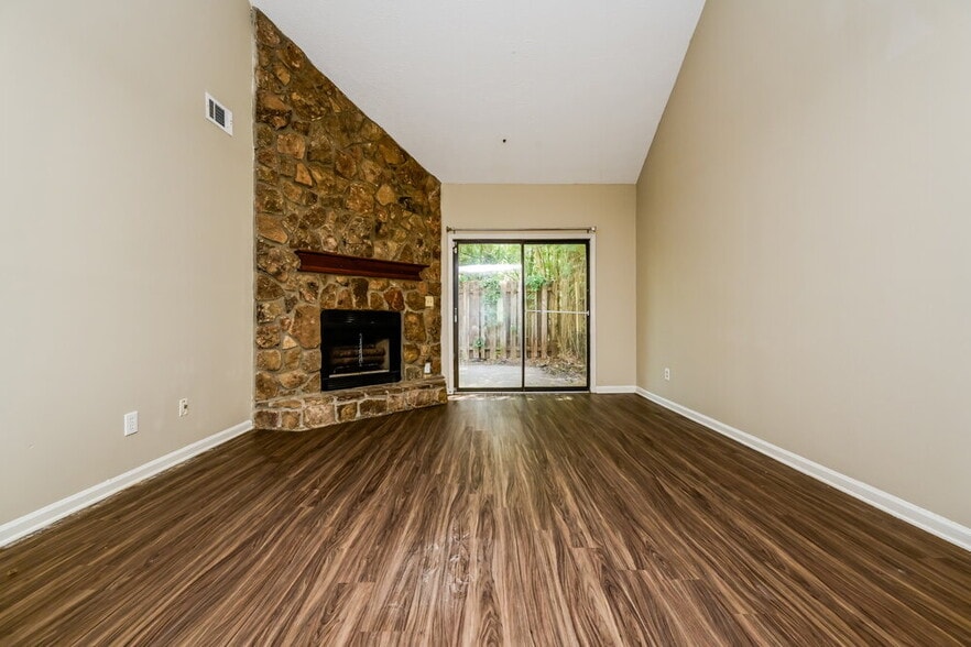 Building Photo - 5796 Trent Walk Dr