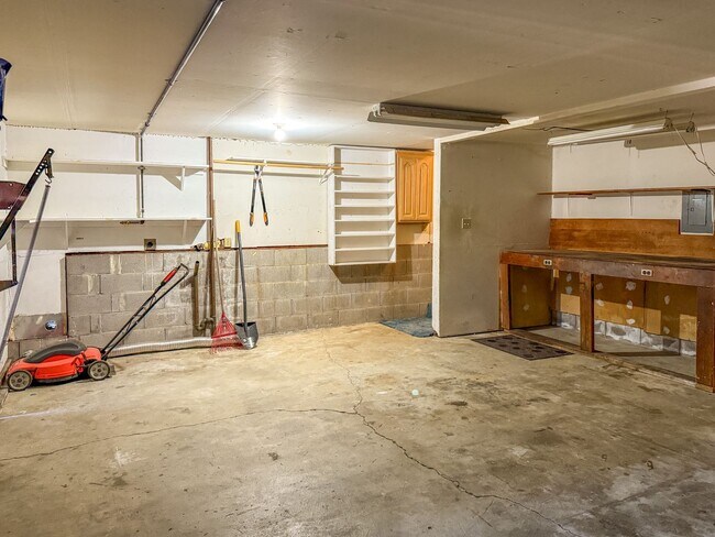 Building Photo - Charming 4-Bedroom Home with Scenic Views ...