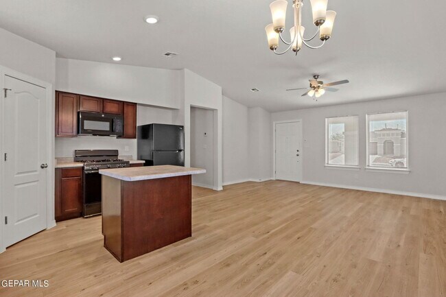 Building Photo - 14545 Faxon Yucca Ave