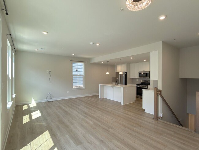 Building Photo - 14441 Albemarle Point Pl