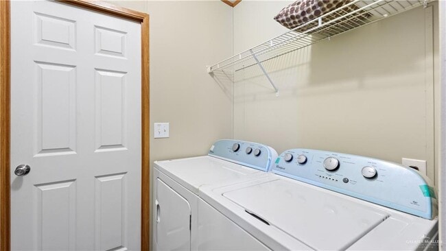 Building Photo - 10 Fern Ave W