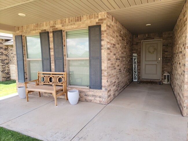 Building Photo - FULLY FURNISHED! Stunning 3/2/2