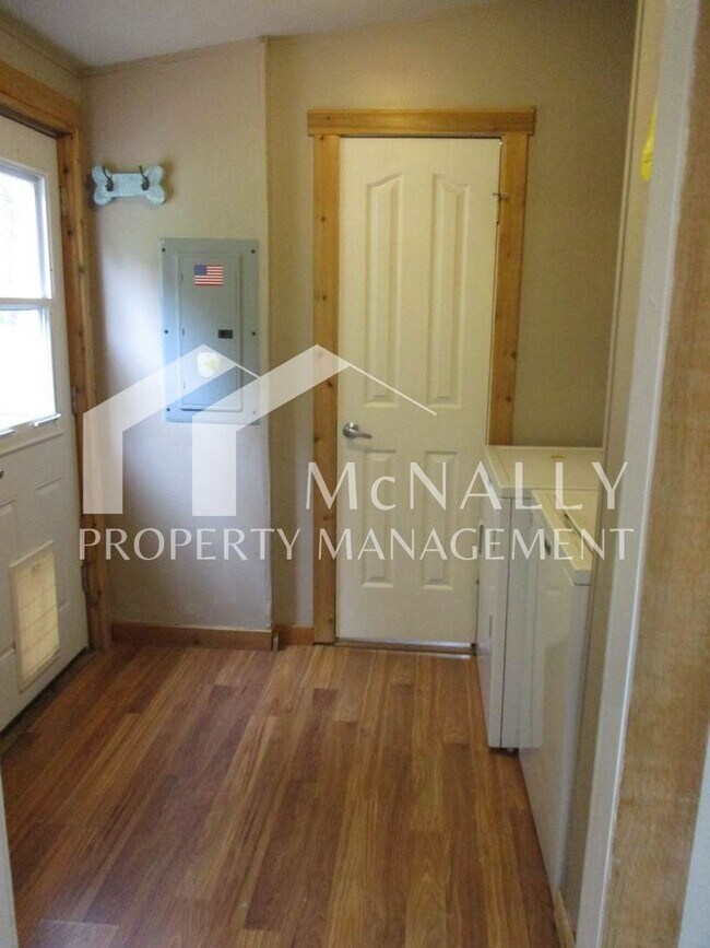 Building Photo - 3 Bedroom 2 Bath Home in Lakebay