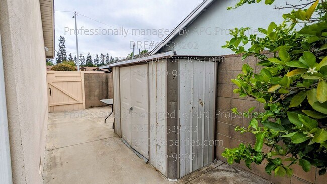 Building Photo - 15068 Mountain Spring St