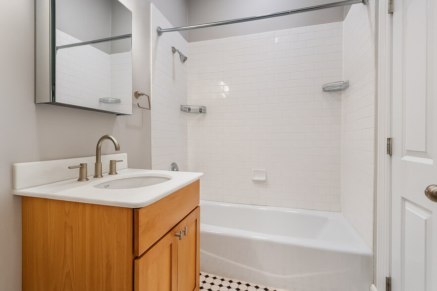 Building Photo - 353 E 58th St