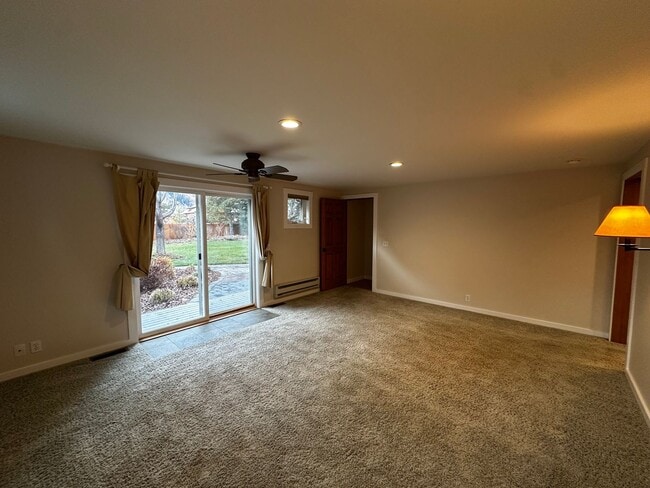 Building Photo - 4 Bed, 3 Bath Home in Hailey, Idaho with Beautiful Mountain Views