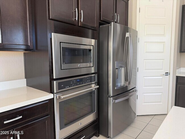 Building Photo - 4711 E Daley Ln