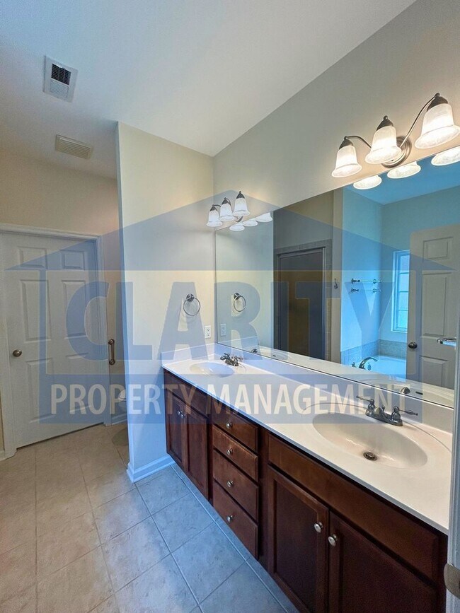 Building Photo - Beautiful 3-bedroom home!