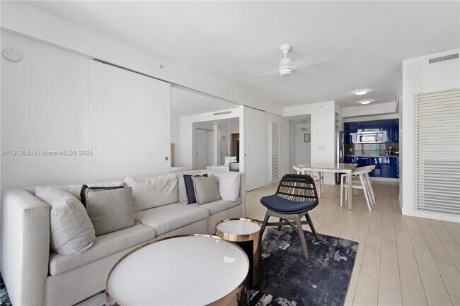 Building Photo - 3101 Bayshore Dr