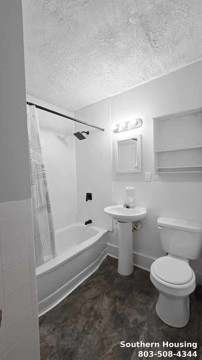 Building Photo - 775 Sommer St NE