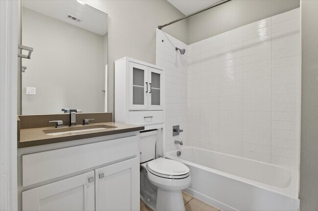 Building Photo - 4905 Camdale Ct