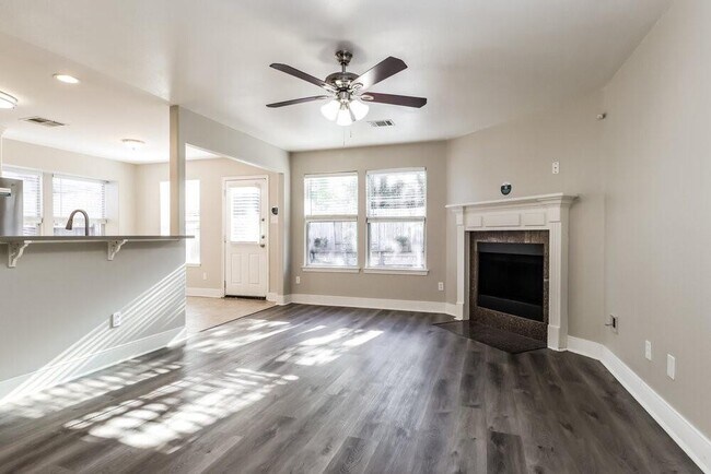 Building Photo - 18469 Sunrise Oaks Ct