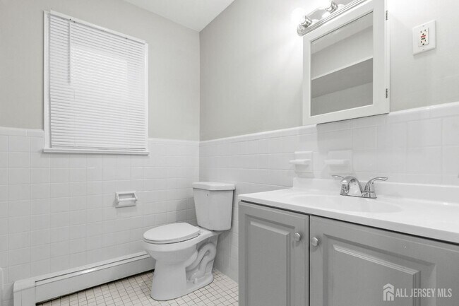 Building Photo - 382 Cator Ave