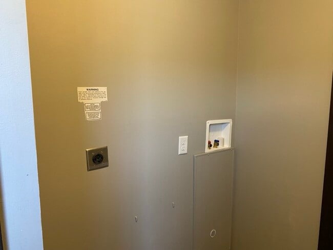 Building Photo - 10694 State Rte 762