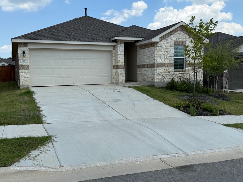 Primary Photo - 2916 Owl Head Dr