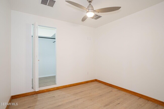 Building Photo - 404 W Overland Ave