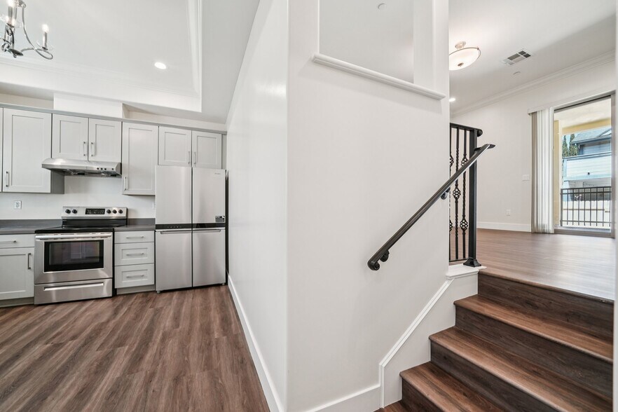 Building Photo - 1406 S Alta Vista Ave