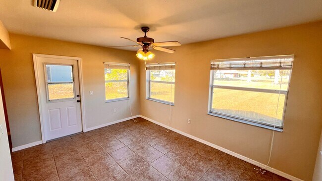 Building Photo - Lovely, Spacious 2 Bedroom, 2 Bathroom Home in Sebring!!