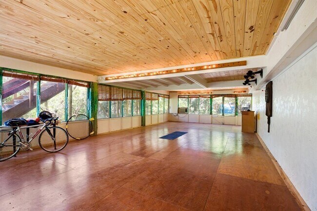 Building Photo - 5803 Rittenhouse Shore Dr