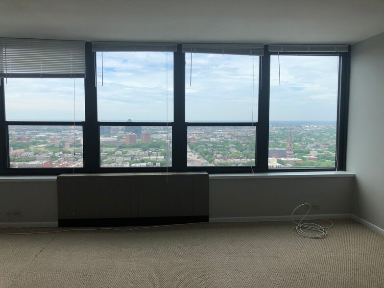 Building Photo - 1560 N Sandburg Ter