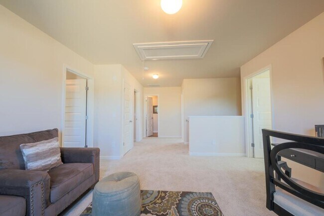 Building Photo - 5036 Vine Ln