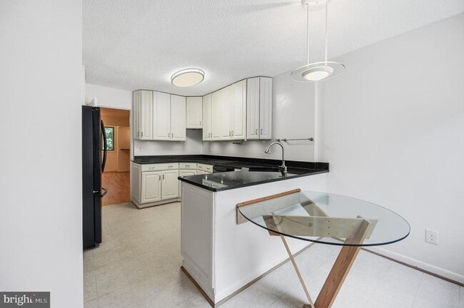 Building Photo - 2242 Cartwright Pl