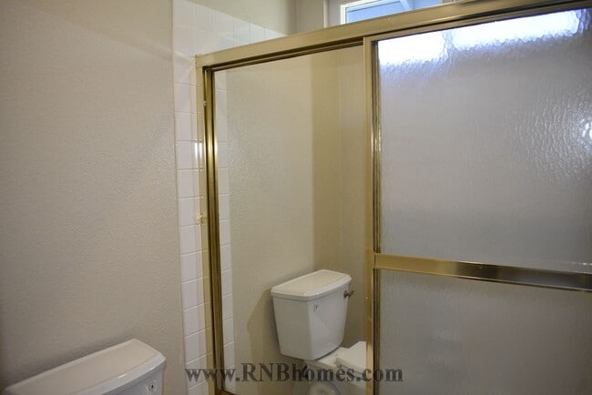 Building Photo - 2400 Carr Ct