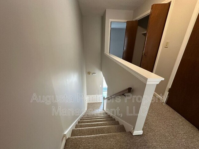 Building Photo - 2448 Riverlook Dr