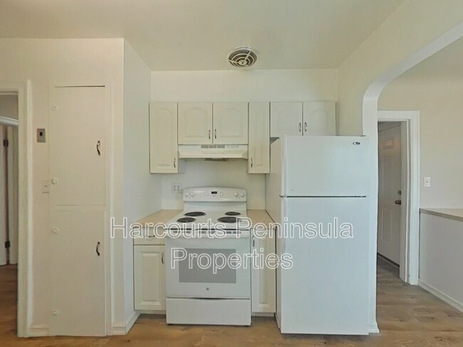 Building Photo - 1011 N Rainier Ave