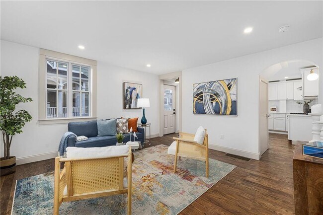 Building Photo - 214 Camp St