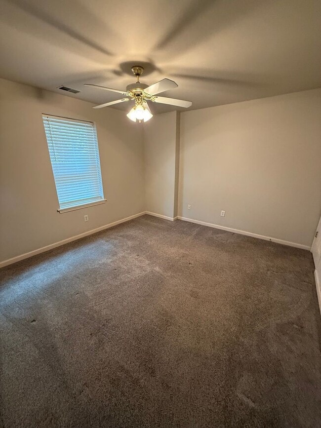 Building Photo - 2-bedroom, 2-bath townhouse in Nicholasville, KY