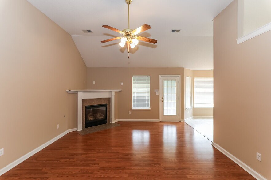 Building Photo - 1128 Fredrick Dr