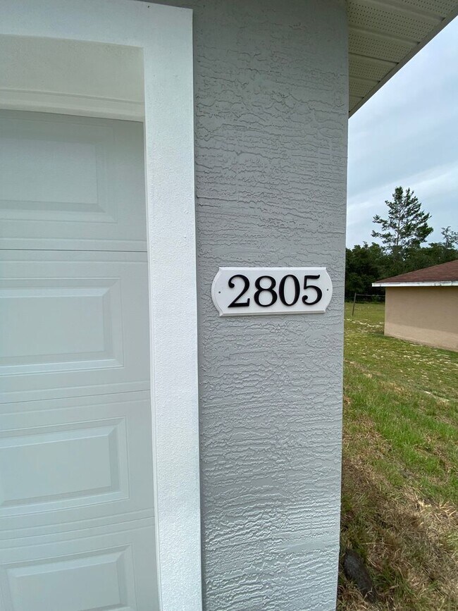 Building Photo - Desirable SW Ocala Neighborhood 4/2/2 *WON'T LAST*