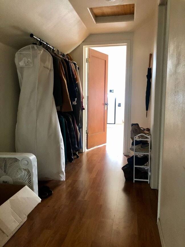 Building Photo - 614 S Washington St