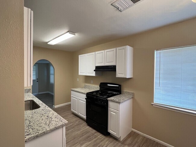 Building Photo - 103 Meadow Way