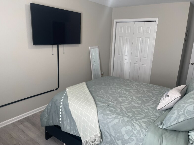 Building Photo - 5235 Grays Ridge Dr