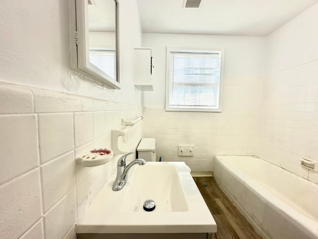 Building Photo - 1104 Williams St