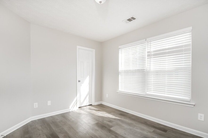 Building Photo - 203 Swanee Ln