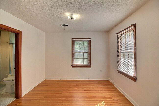 Building Photo - 487 S Center St
