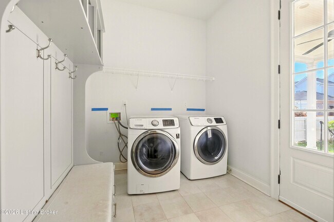 Building Photo - 8707 Featherbell Blvd