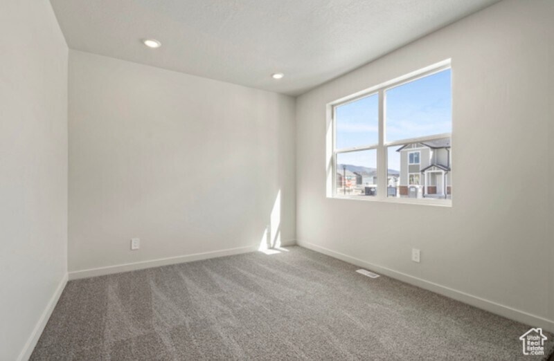 Building Photo - 565 E Lintel Rd