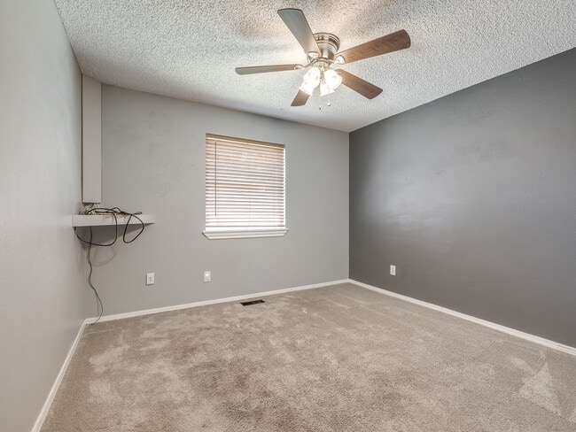 Building Photo - 3900 Hiddleston Cir