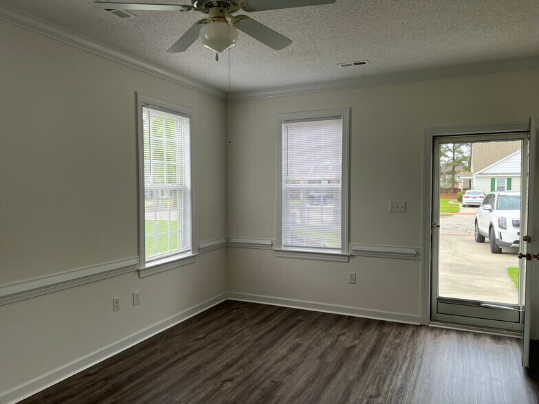 Building Photo - 3321 Whitlock Dr N