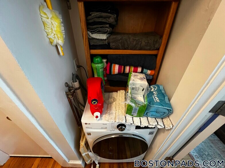 Building Photo - 114 Willow St