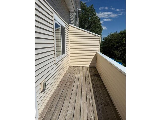 Building Photo - 6886 Meadow Grass Ln S