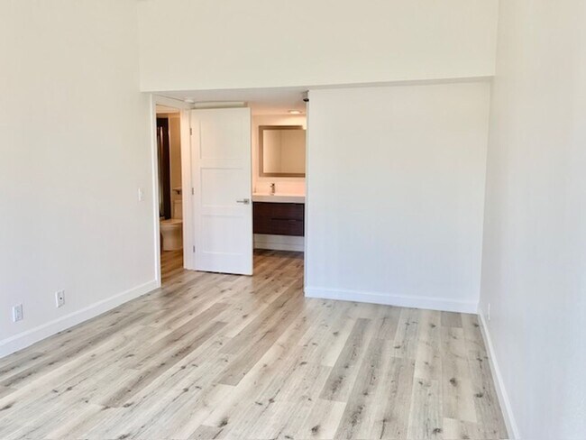 Building Photo - Beautiful Coastal Rental in Oxnard | 2 Bed...