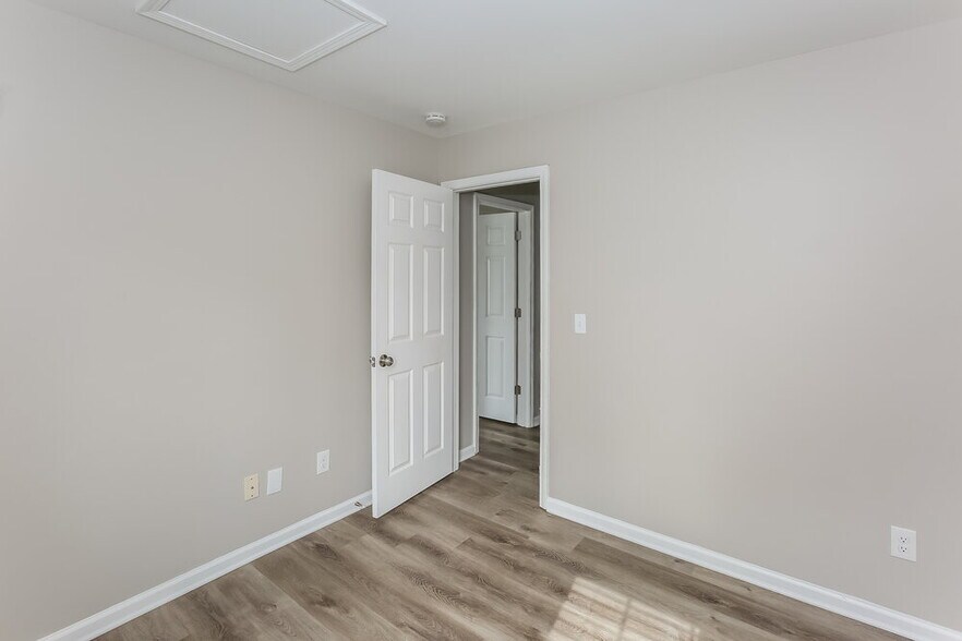 Building Photo - 5225 Hildreth Court