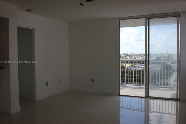 Building Photo - 800 N Miami Ave