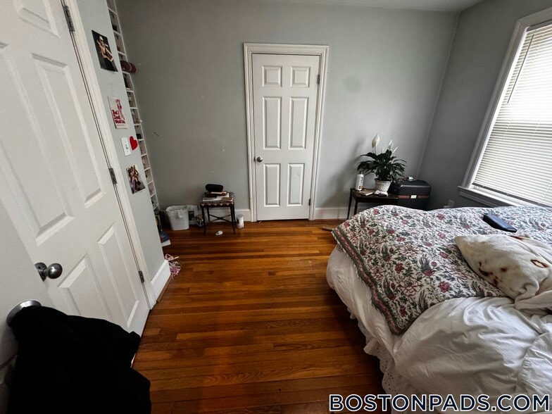 Building Photo - 100 Hillside St